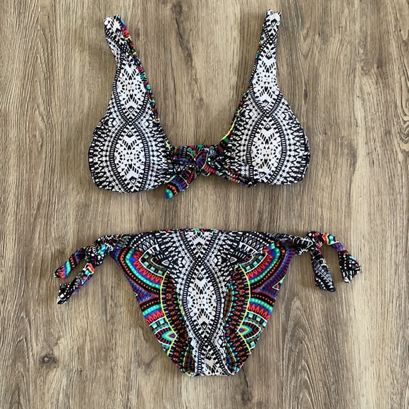 Bikini - Picture 4 of 5